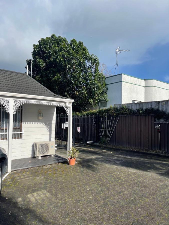 Papakura Pioneer Motor Lodge & Motel Exterior foto